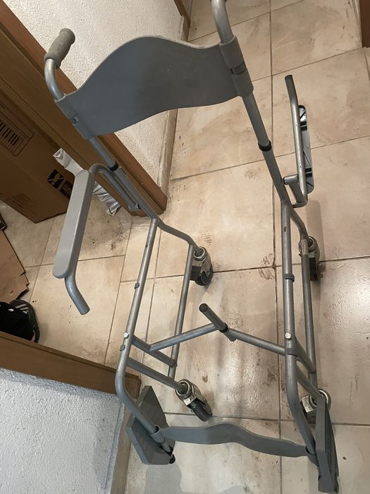 Инвалиден стол/ проходилка