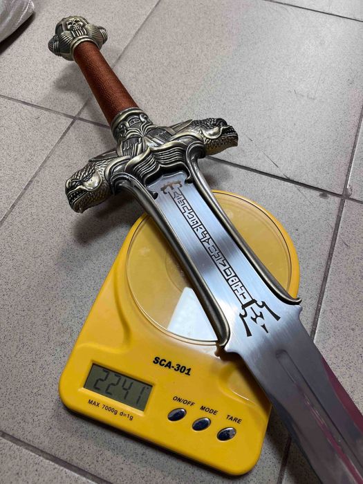 Меч с поставка Конан Варварина Conan the Barbarian Atlantean Sword