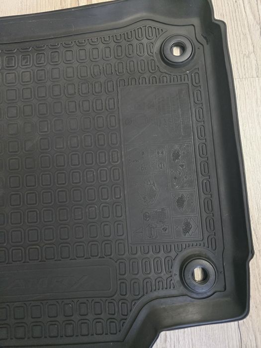 Продам коврики резиновые камри 50-55