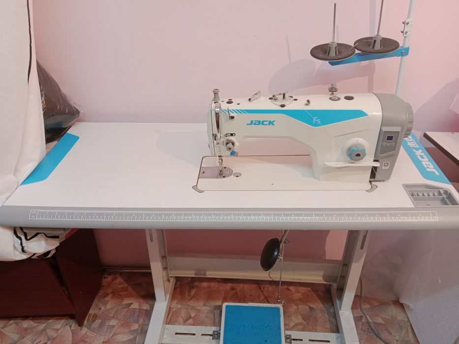 Продам швейную машинку Jack