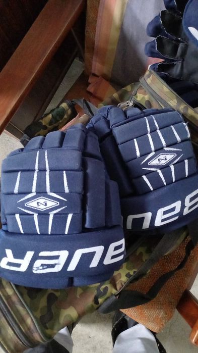 Хоккейные краги 2 пары.