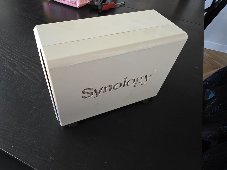 Продавам Nas Synology DS 215j