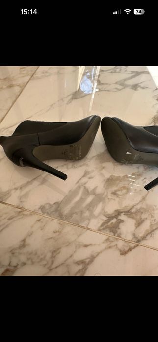 Vând sandale Liu Jo noi,mărimea 35