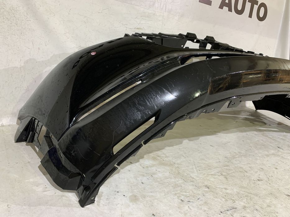 Bara fata Mazda CX30, 2019, 2020, 2021, 2022, 2023, 2024, cod origine OE DFR5-50031, cu gauri pentru senzori de parcare (4). In stare foarte buna.