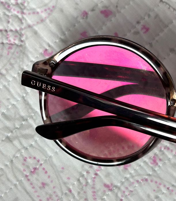 Страхотни слънчеви очила Guess