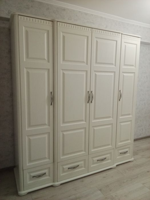 Шкаф белый спальня