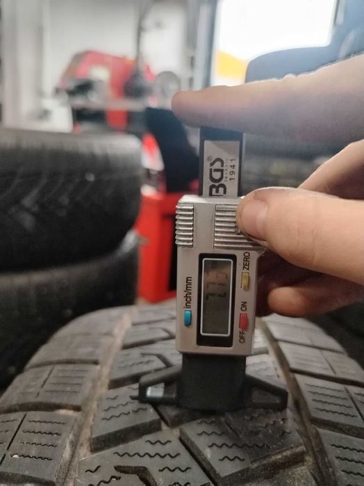 2бр.зимни гуми 215/65/16C Lassa