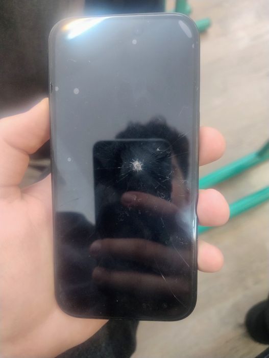 Vând iPhone 15 256 gb