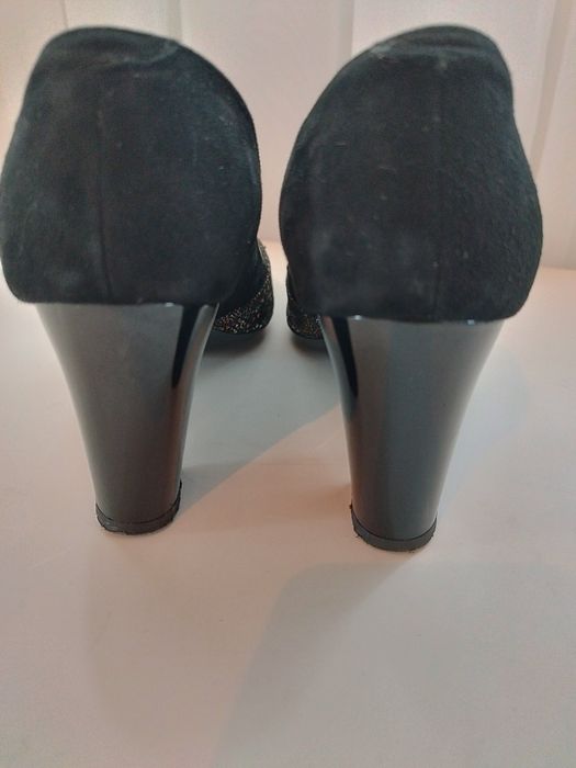 Pantofi din piele întoarsă Nr 39, stare impecabilă