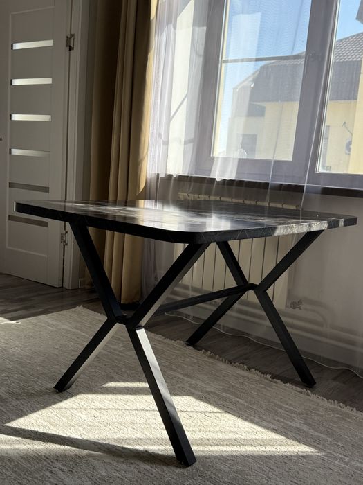 Продам стол  обеденный