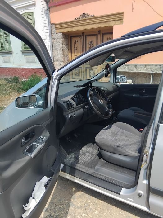 Vw sharan 1,9 diesel 131  cai acte la zi se da doar cu fiscal pe loc.