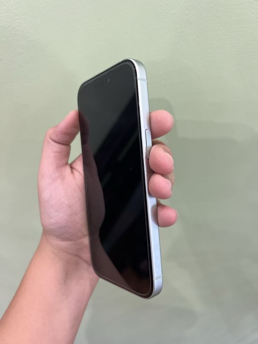 iPhone 15 , 128 GB, green, 11 калъфа