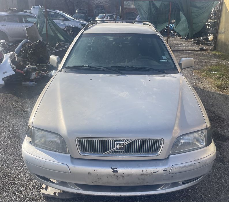 Volvo v40 2.0 на части . Волво в40