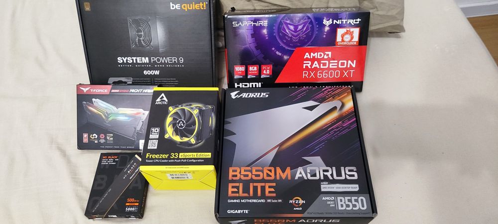 Компютър геймърски  ryzen 5600x ,rx 6600xt ,16 рам 3200mhz, захр.600+bronze