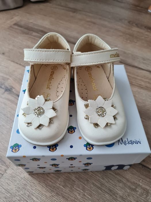 Pantofiori albi/crem de piele