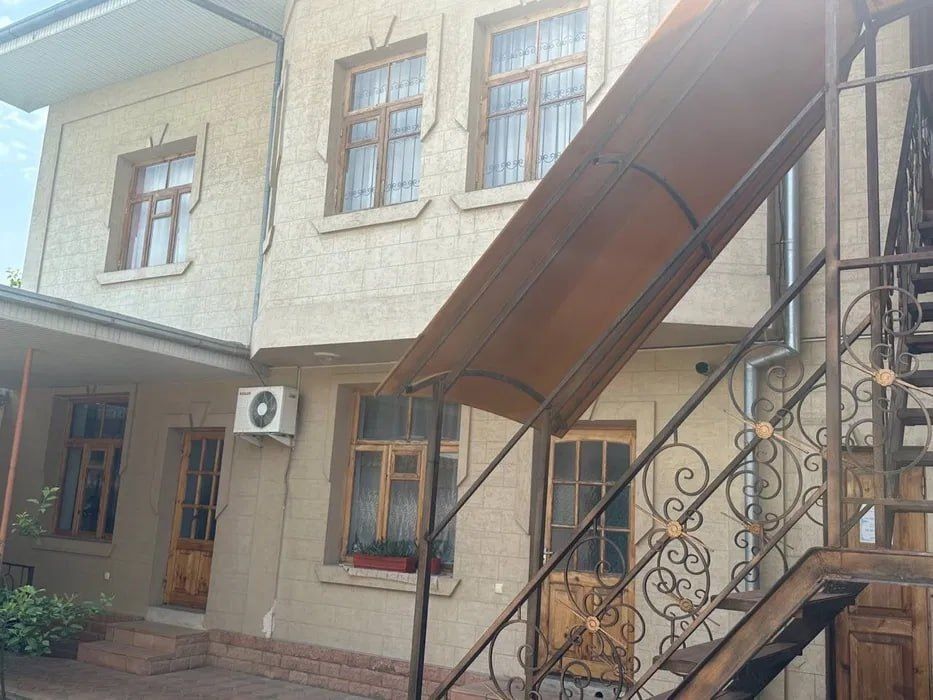 Sotiladi Дом Мирабад махалля Янги Замок 3,7 сотки 2 этажа Фасад 12м