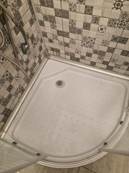 Cabina de dus simpla semirotunda