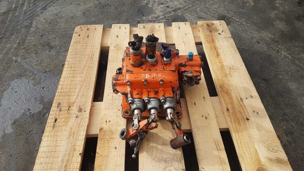 Distribuitor Hidraulic buldozer Fiat Hitachi FD175