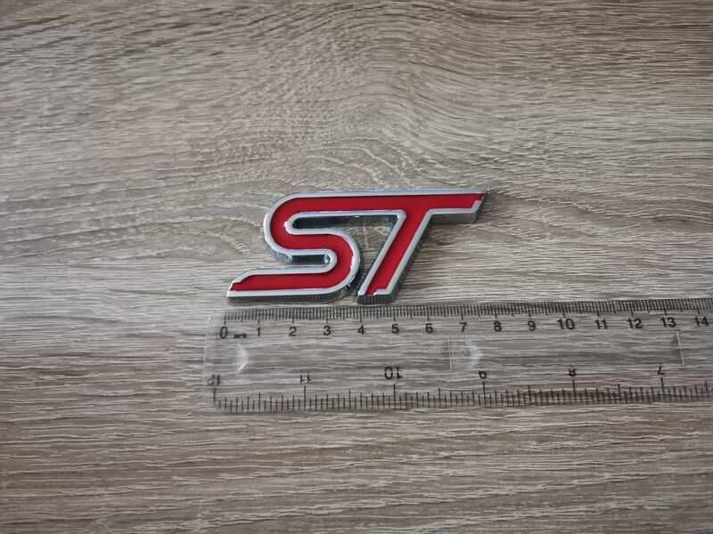 червена емблема Ford ST