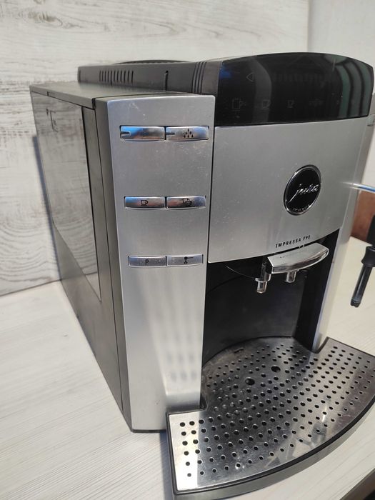 ГАРАНЦИЯ ! JURA Impressa F90 Touch/ Кафеавтомат - робот