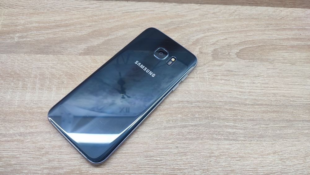 Samsung S7 Edge Black pentru piese sau se poate folosi asa