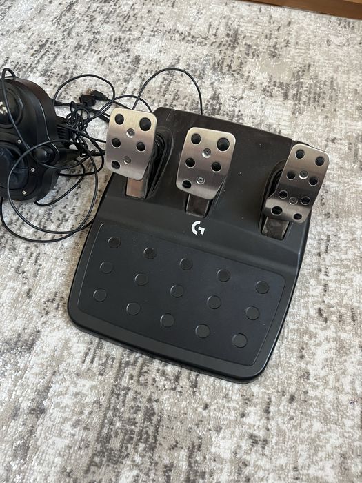 Игровой гоночный руль Logitech