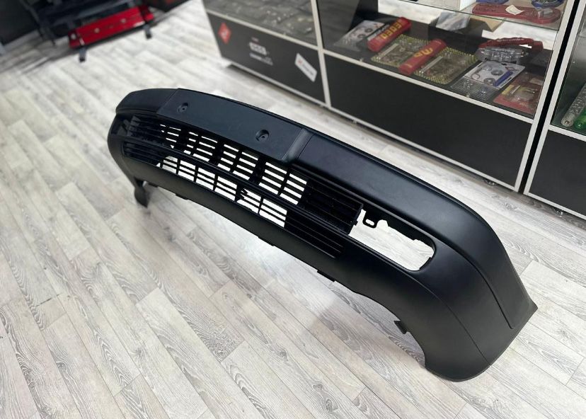 Перелний бампер Ауди 100 с4 Тайвань