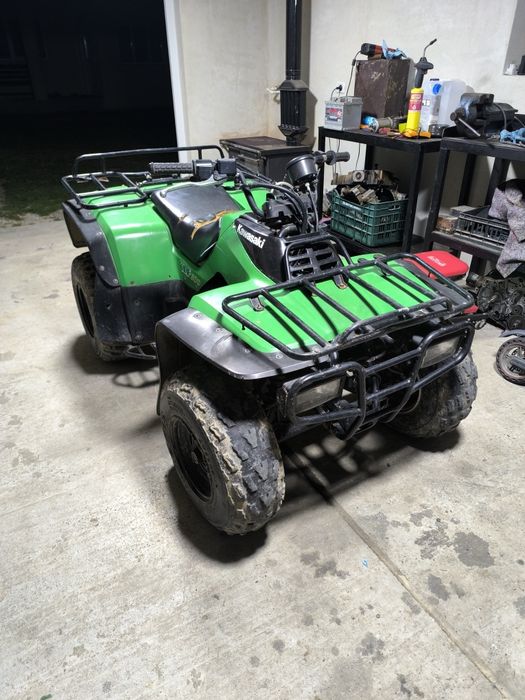 Vând piese Kawasaki KLF 300