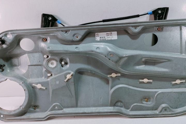 Macara geam  dreapta coupe 1J3837730AA Volkswagen VW Golf a 4-a gener