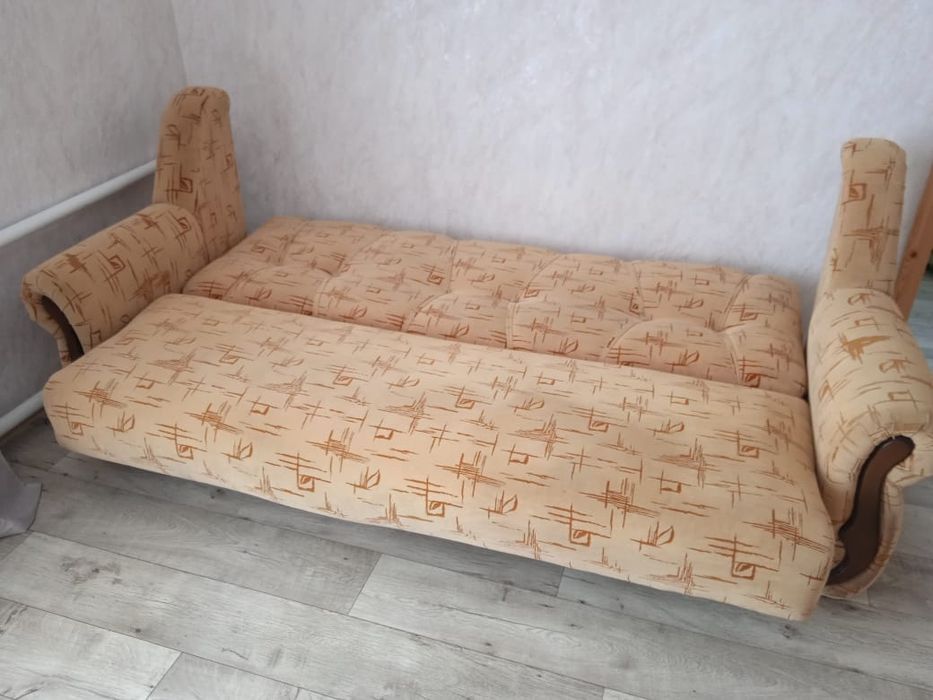 Продам диван и два кресла