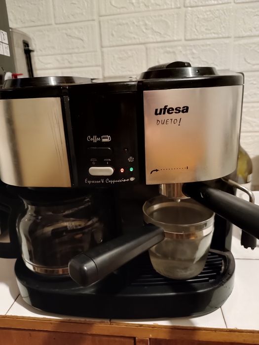 Vând cafetieră cu expresor Ufesa duo