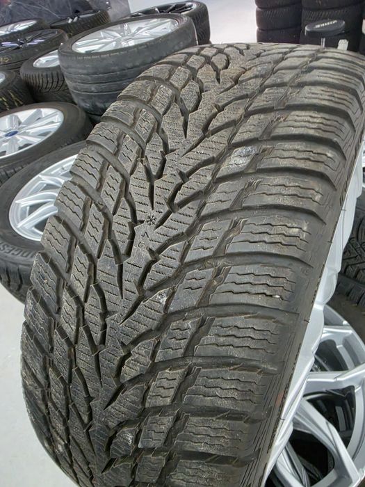 4 бр зимни 215/40/17 Nokian 23г