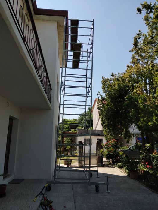 Schela metalica zincata pe roti