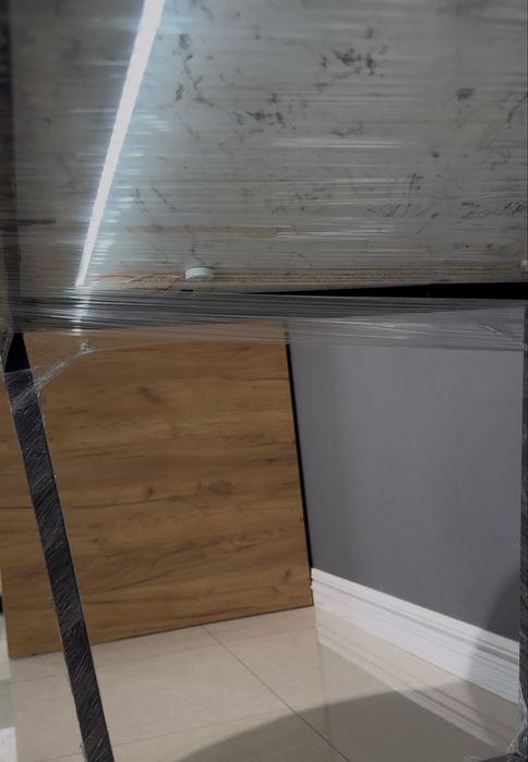 Компьютерный стол с USB и беспроводной зарядкой , сенсерной подсветкой