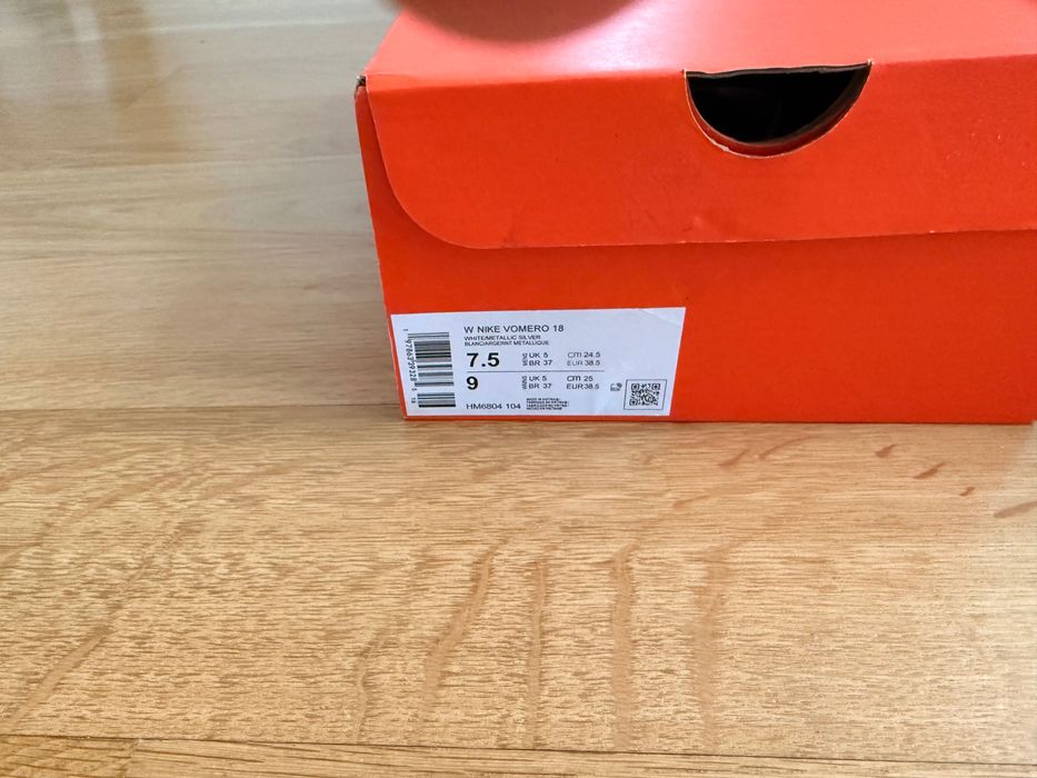 Nike Vomero 18 чисто нови маратонки 24,5 см