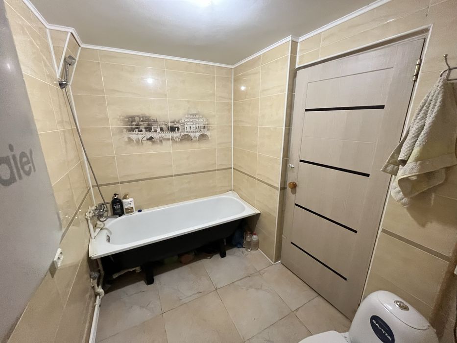 Продам дом в общем дворе район Кирова.