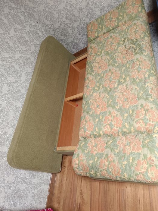 Диван.           .