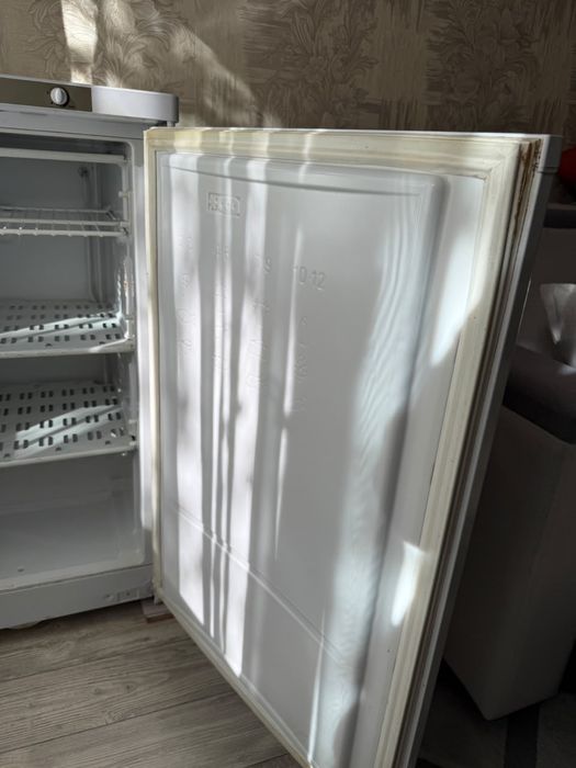 Морозилка indesit 142 литра