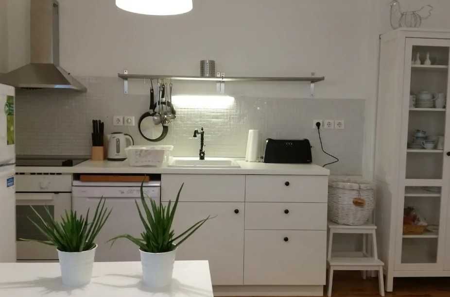 Дава се под наем Двустаен апартамент в Пловдив, Център - 60 кв.м за 255 € - Снимка #2