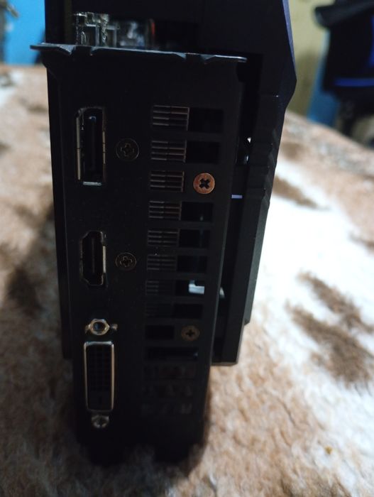 Vând placa video Asus Tuf Gaming de 6 GB DDR5 preț 670 lei