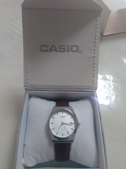 Casio brendining Casio MTP-V002L klassik analog kvarts soati.