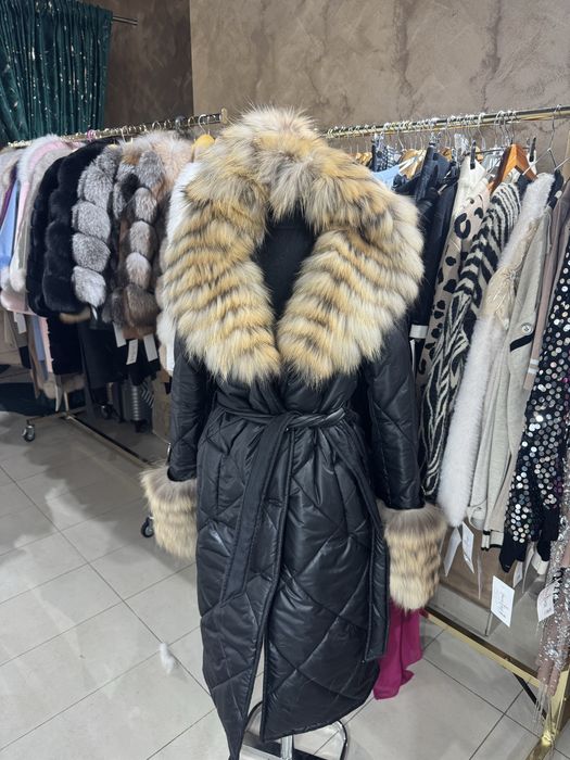 Geaca din fas cu blana de raton 1400 lei