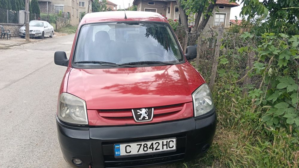 Продавам Пежо Партнер 1.9