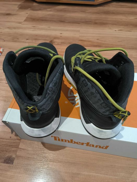 Продавам обувки Timberland №43, черни, топ състояние.