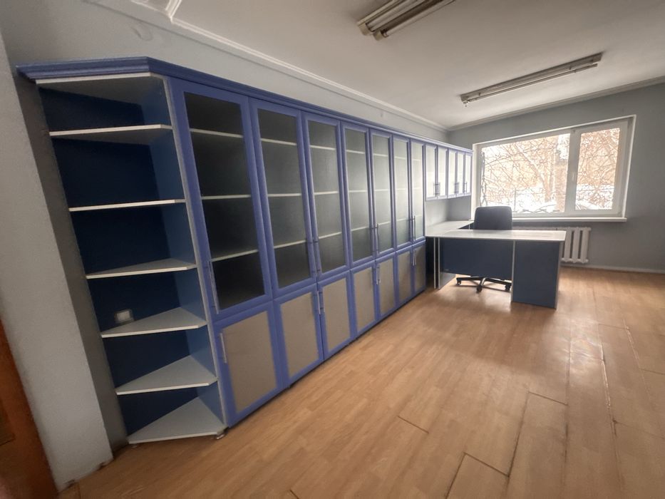 Офисные столы, кресла, шкафы, комоды