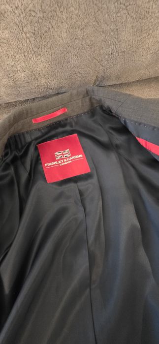 Мъжки Костюм ! Нов!FINSHLEY & HARDING!Размер М, slim fit!