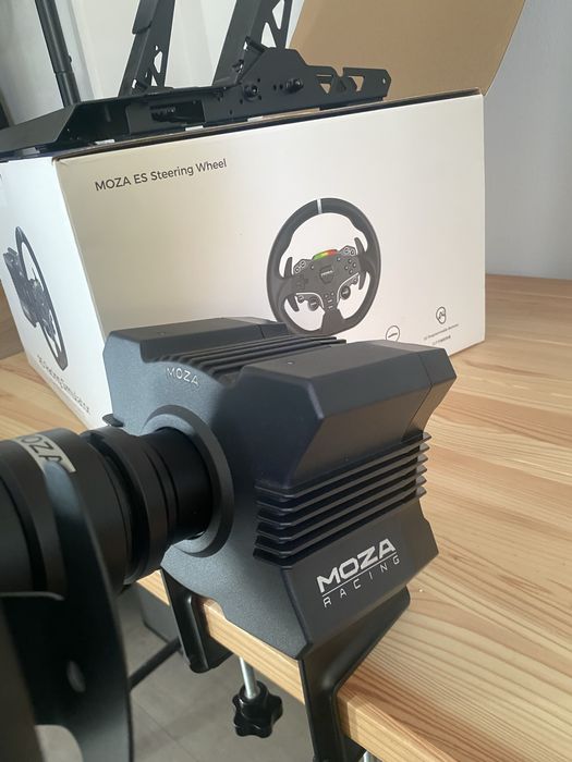 ЧИСТО НОВ! Moza R5 Bundle