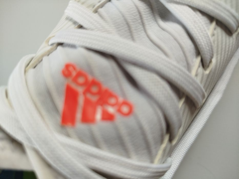 Ghete de fotbal albe