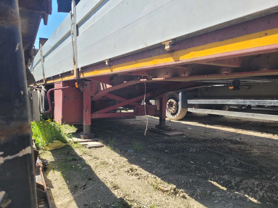 semiremorca standard cu obloane si frana pe tambur pentru agricultura