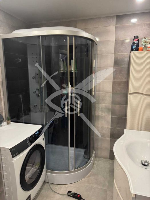 Продава се Тристаен апартамент в Пловдив, Южен - 104 кв.м за 1202 €/кв.м - Снимка #1